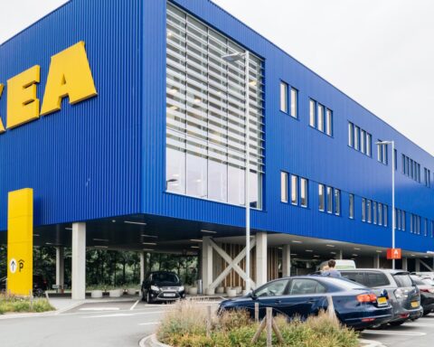 IKEA-winkels in Utrecht, Groningen en Breda gesloten op donderdag vanwege sneeuw op platte daken