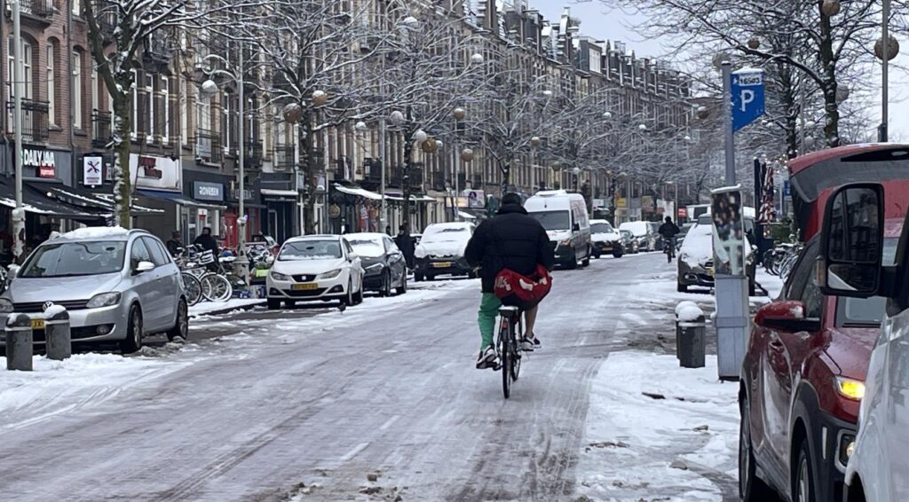KNMI geeft code oranje af voor gladde ijzelsituaties in het merendeel van Nederland