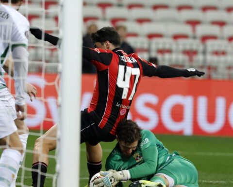 Kostbare fouten kosten Go Ahead Eagles de overwinning in 3-1 nederlaag tegen Nice in Europa League