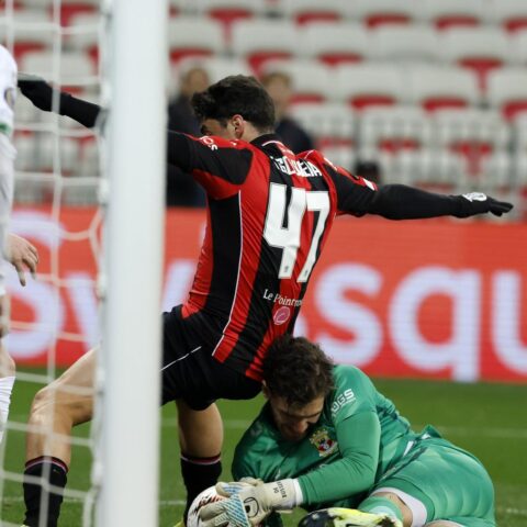Kostbare fouten kosten Go Ahead Eagles de overwinning in 3-1 nederlaag tegen Nice in Europa League