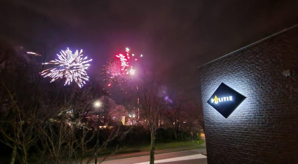 Na chaotisch nieuwjaar zeggen autoriteiten dat alleen een vuurwerkverbod geweld niet kan stoppen