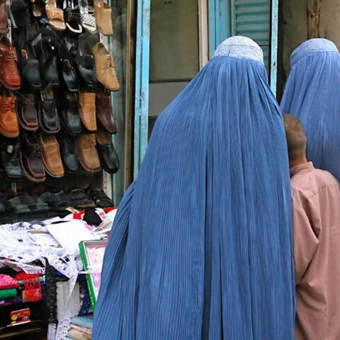 Nederlandse asieldienst verleent bescherming aan Afghaanse vrouw na rapport over Talibanbeperkingen