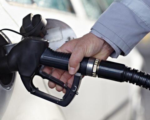 Nederlandse automobilisten rijden naar Duitsland voor goedkope brandstof na belastingverhoging