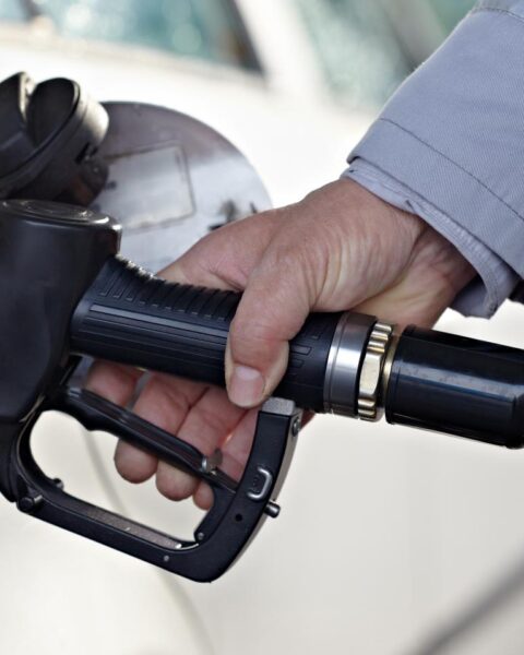 Nederlandse automobilisten rijden naar Duitsland voor goedkope brandstof na belastingverhoging