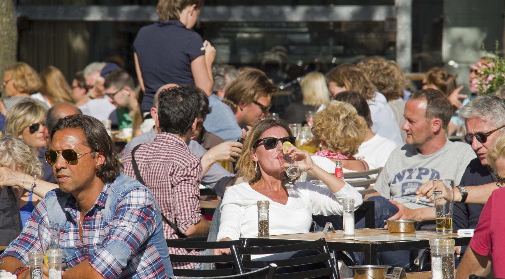 Nederlandse consumenten verschuiven naar dageten terwijl de omzet in de horeca met 5% stijgt