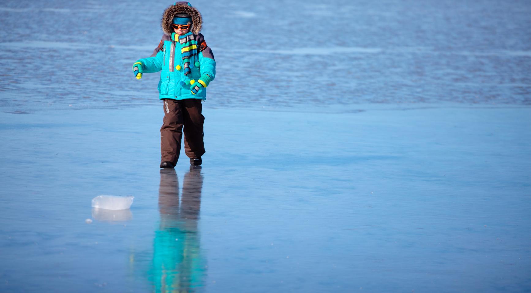 Nederlandse ijsdeskundigen waarschuwen dat natuurijs onveilig blijft ondanks vriesweekend