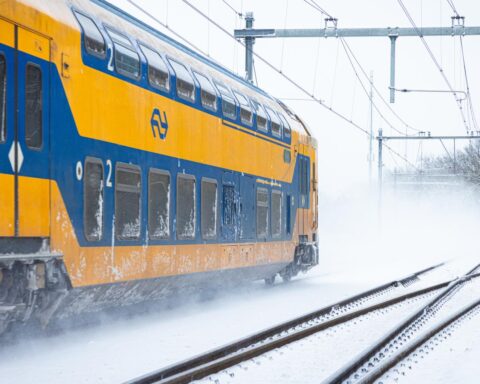 NS beperkt treinverkeer in het noorden door sneeuwval in Groningen, Friesland en Drenthe