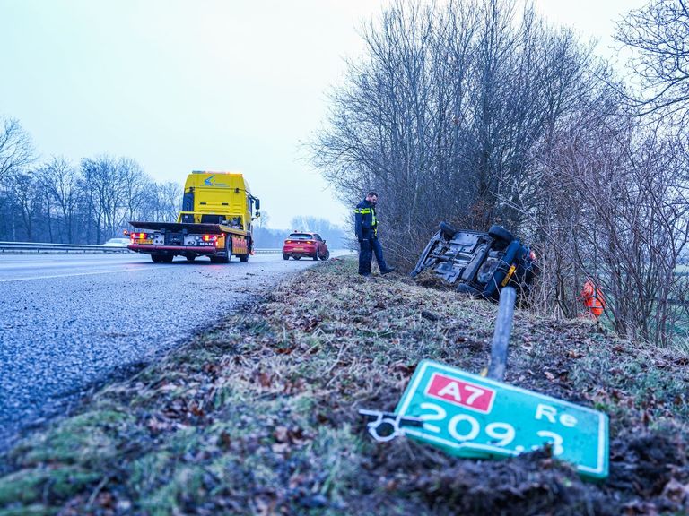 Ongelukken door gladheid in Drenthe, Friesland en Groningen; veel gewonden door ijzel