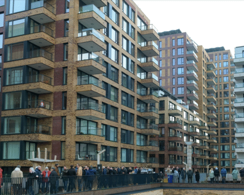 Oplevering van De Zaanse Helden in Zaandam markeert voltooiing van groot woningproject