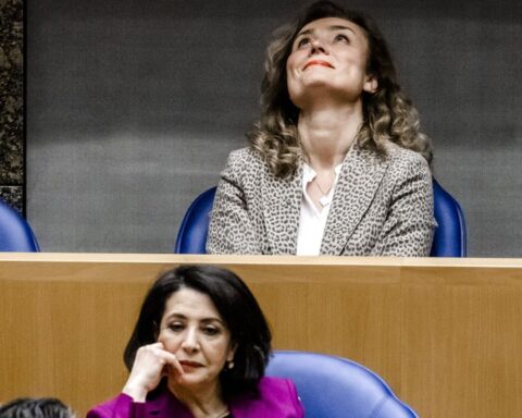 Oud-Kamervoorzitter Bergkamp voorkomt rechtszaak over zaak-Arib