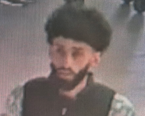 Politie zoekt verdachte van brandstichting tijdens Pride Amsterdam