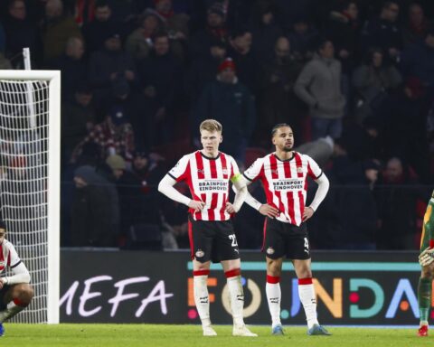 PSV uitgeschakeld in de UEFA Champions League na late nederlaag tegen Bayern München