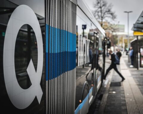 Qbuzz in Groningen schakelt over op dieselbussen door laadproblemen met elektrische voertuigen