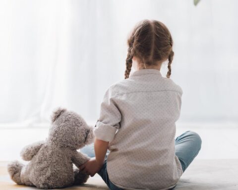 Rechtzaak tegen Mels van B. wegens seksueel misbruik van 31 meisjes tijdens logeerpartijen begint