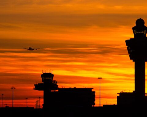 Schiphol количество пассажиров растёт, но остаётся ниже докоронавирусного уровня