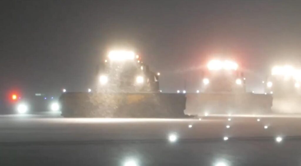 Schiphol: sneeuwproblemen veroorzaken annulering 455 vluchten vandaag en 210 morgen