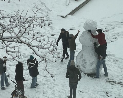 Sneeuw verlengt kerstvakantie voor veel leerlingen en studenten in Nederland