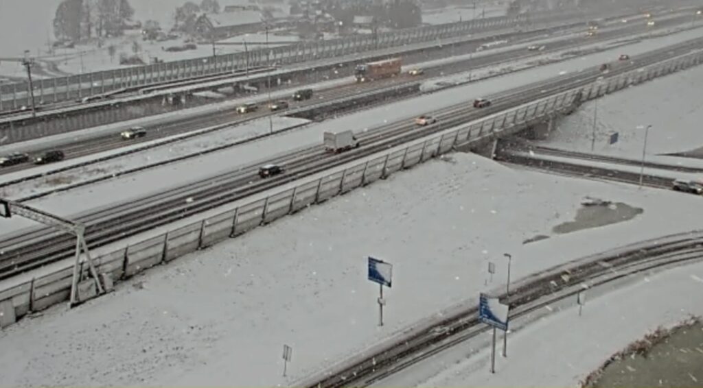 Sneeuw zorgt voor ergste woensdagspits in jaren; Problemen met wissels op veel treinroutes