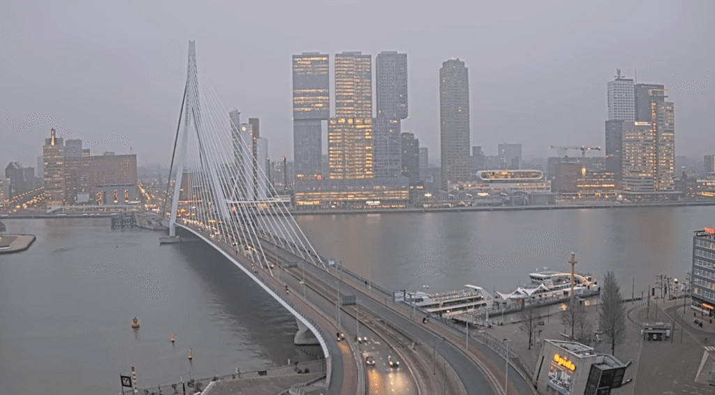 Sneeuwval in het oosten en af en toe zonneschijn in het westen: wisselvallige week komt eraan voor Nederland