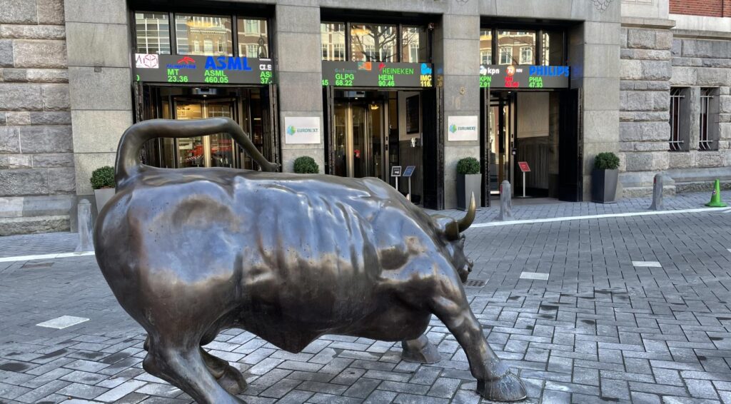 Technologieaandelen helpen AEX in Amsterdam het record van 1.008 punten te bereiken