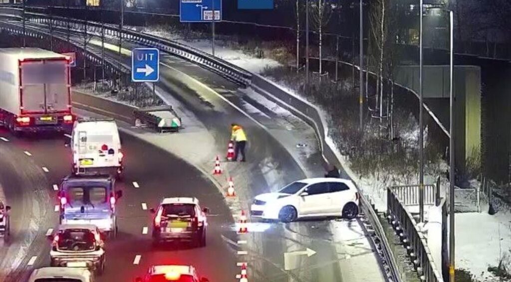 Toegenomen aantal verkeersongelukken door gladde wegen in noord Нederland