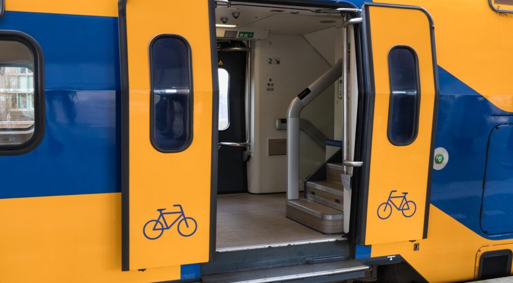 Treinen rijden grotendeels volgens schema; geen bussen in het noorden