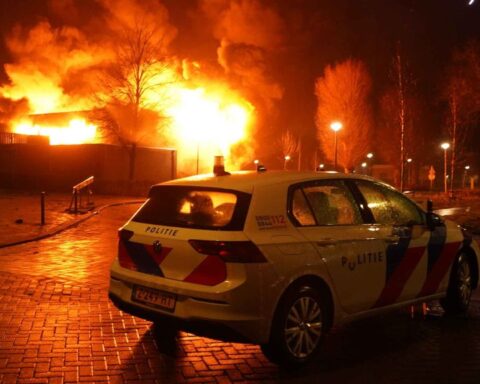 Twee jongeren aangehouden na brand in sporthal De Vlijt in Bedum