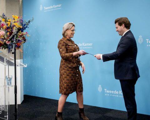 Vakbonden boos over plannen, onderwijs opgelucht en zorgplannen coalitie onder vuur