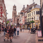 Verhuur van winkelruimte in Nederland versnelt, terwijl druk op secundaire locaties toeneemt