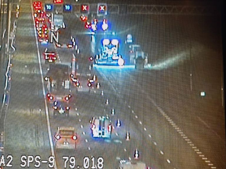 Vertraging op A2 richting Utrecht, Rijkswaterstaat adviseert automobilisten om reis uit te stellen