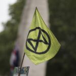 Video: activisten van XR verstoren Tata Steel Schaaktoernooi met 2.025 kg kolen