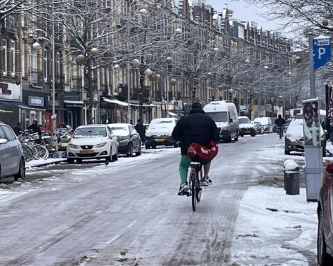 Winterse files: Sneeuw en ijs veroorzaken grote vertragingen op Nederlandse wegen