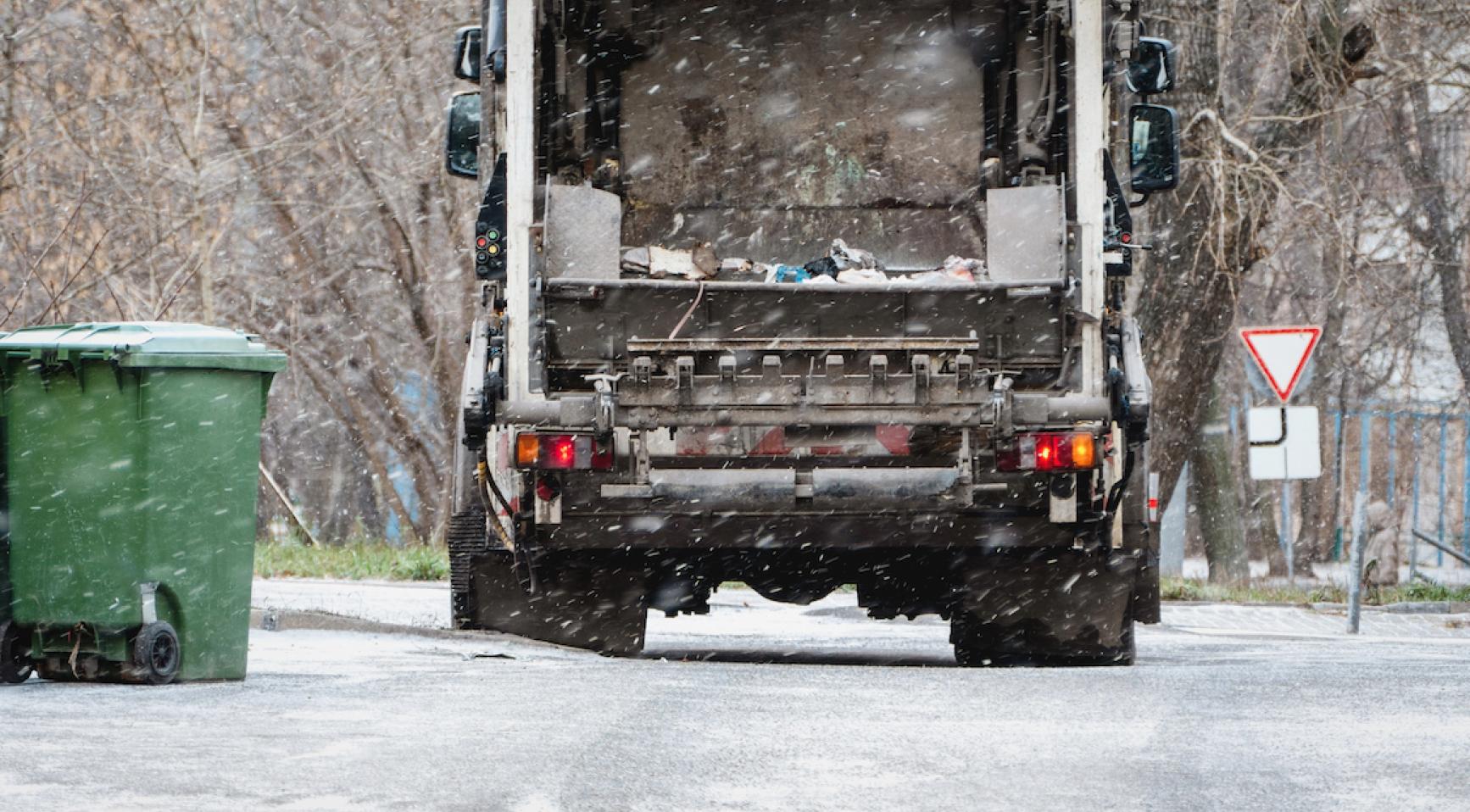 Winterse omstandigheden zorgen voor opschorting van afvalinzameling in Nederlandse steden