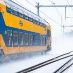 Winterse weersomstandigheden dwingen NS om maandag in heel Nederland beperkte treinservice te blijven aanbieden