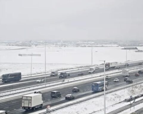 Winterstorm stillegt alle vluchten op Schiphol, ongeveer 258 vluchten geannuleerd