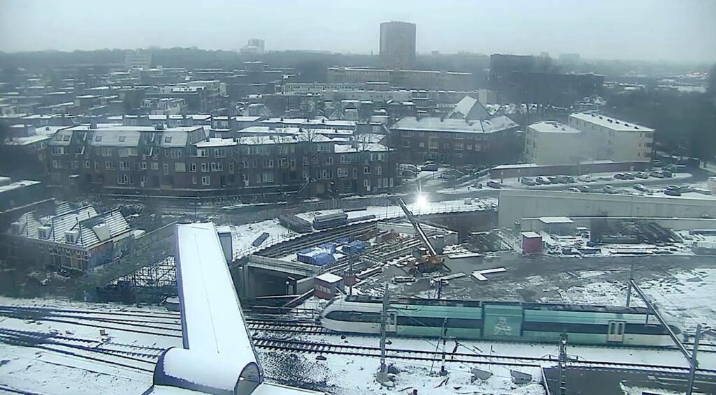 Winterstorm verstoort treinen in Nederland en houdt bussen in Noord-Brabant tegen