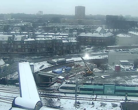 Winterstorm verstoort treinen in Nederland en houdt bussen in Noord-Brabant tegen