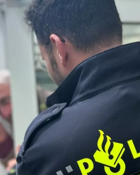 Zes arrestaties in Amsterdam voor oplichting met valse banken; 14-jarig meisje op heterdaad betrapt