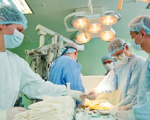 Ziekenhuis in Noord-Brabant plaatst eerste 3D-geprinte heupimplantaat bij mens