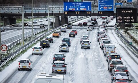 Zware ochtendspits door code oranje in Noord- en Zuid-Holland verwacht