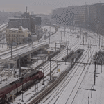 Zware winterstorm dwingt Nederlandse spoorwegen tot voortzetting van beperkte dienstverlening op donderdag