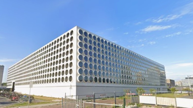 800 tijdelijke studentenwoningen aan de Amsterdamse Zuidas blijven een jaar langer beschikbaar