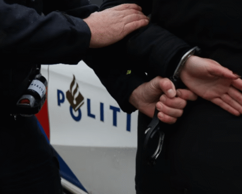 Acht arrestanten en gewonde agent tijdens ongeautoriseerde asielprotest in Den Haag