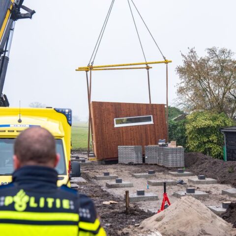 Arbeidsinspectie onderzoekt dodelijk ongeval met tiny house in Giessenburg