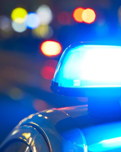 Bestuurder en passagier onder invloed vluchten na aanrijding met 74-jarige fietser