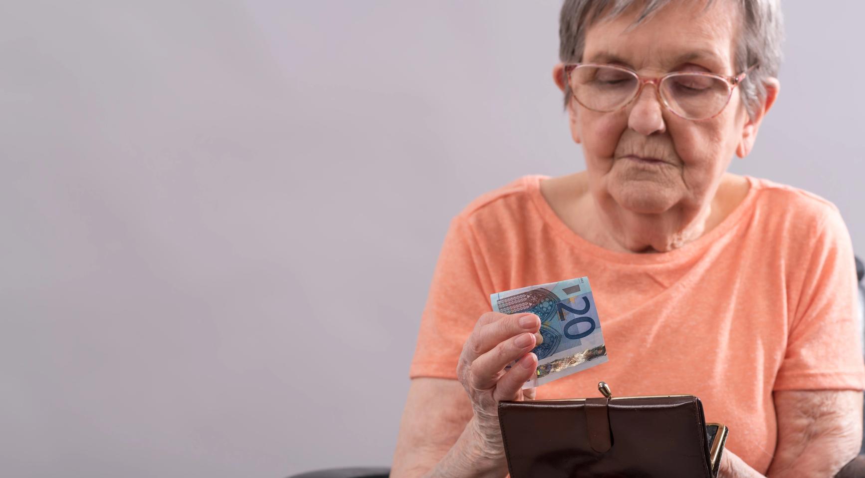 Bijna één op de tien Nederlandse consumenten heeft geen contant geld thuis, blijkt uit onderzoek