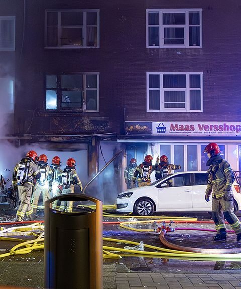 Brand in Amsterdam-Zuid na explosie, één persoon gewond geraakt