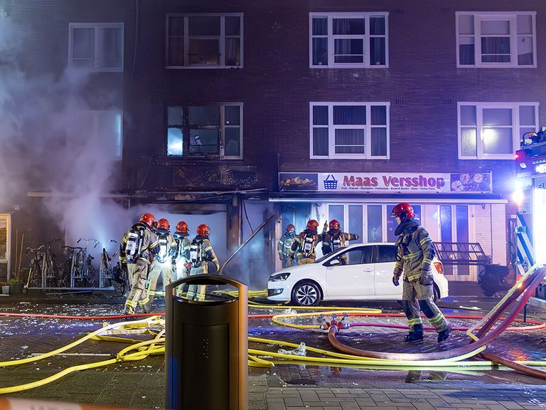 Brand in Amsterdam-Zuid na explosie, één persoon gewond geraakt