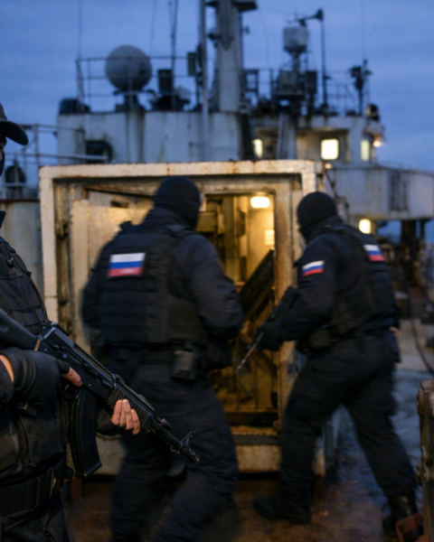 Russische veiligheidsagenten ontdekt aan boord van 'spooktanker' in Franse wateren