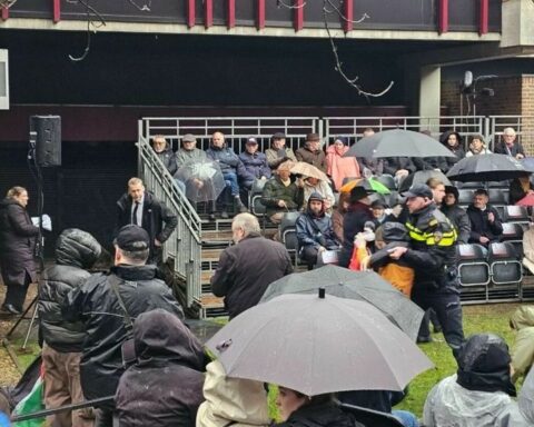 Demonstranten verstoren herdenking bombardement Nijmegen, negen arrestaties verricht